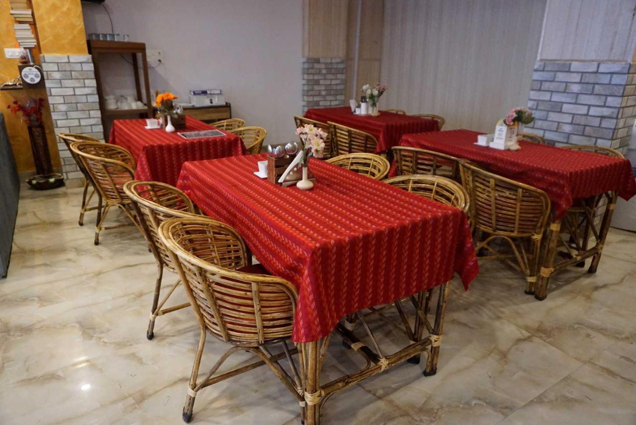 Hotel Kaanha Residency Inn By Shree Krishna Hospitality Risikés Kültér fotó