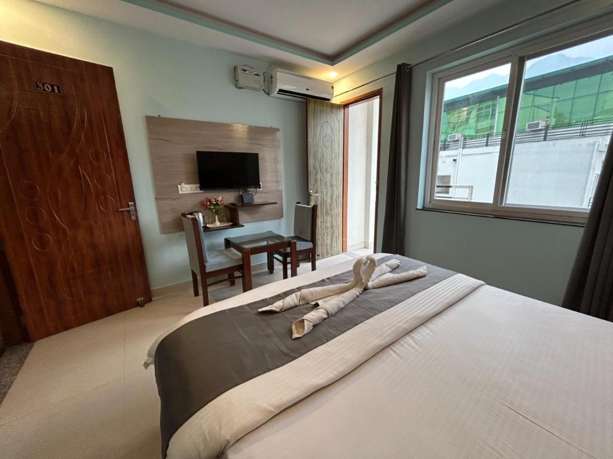 Hotel Kaanha Residency Inn By Shree Krishna Hospitality Risikés Kültér fotó