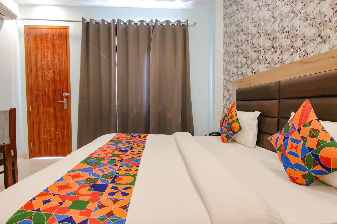 Hotel Kaanha Residency Inn By Shree Krishna Hospitality Risikés Kültér fotó