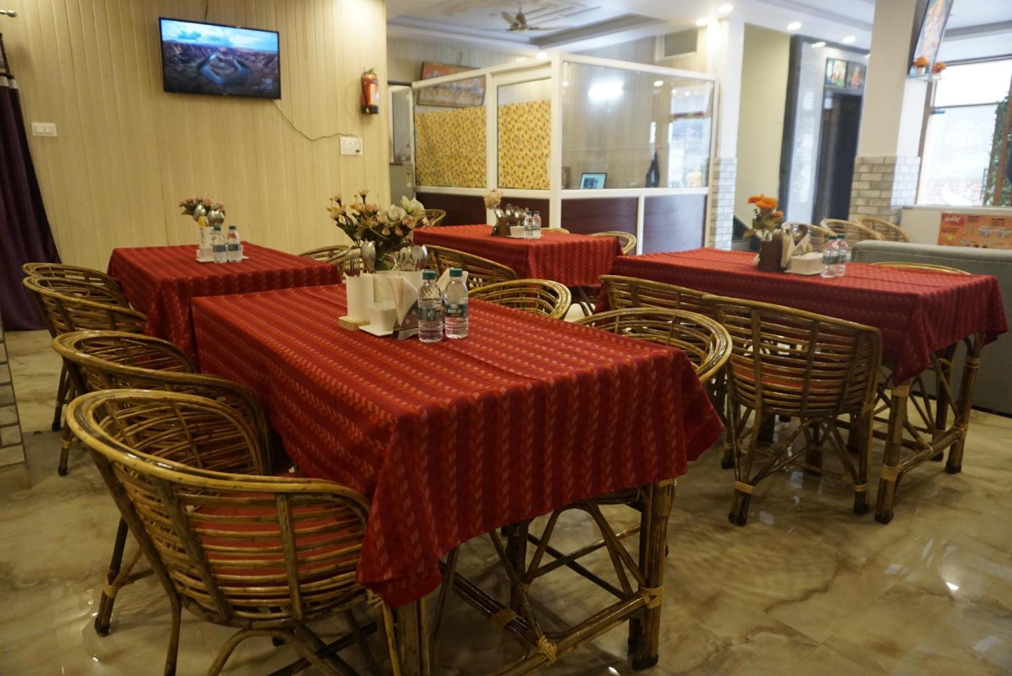 Hotel Kaanha Residency Inn By Shree Krishna Hospitality Risikés Kültér fotó